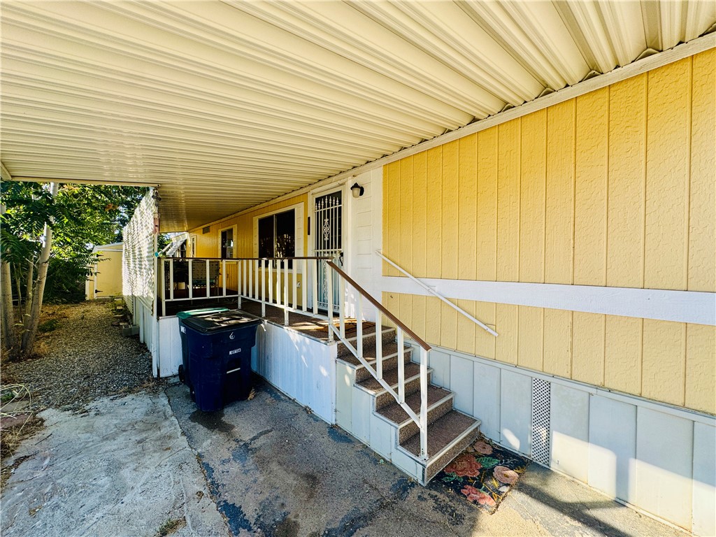 333 Dennison Road, Unit 6 Tehachapi, CA 93561 - Photo 2 of 27 Front covered deck/patio