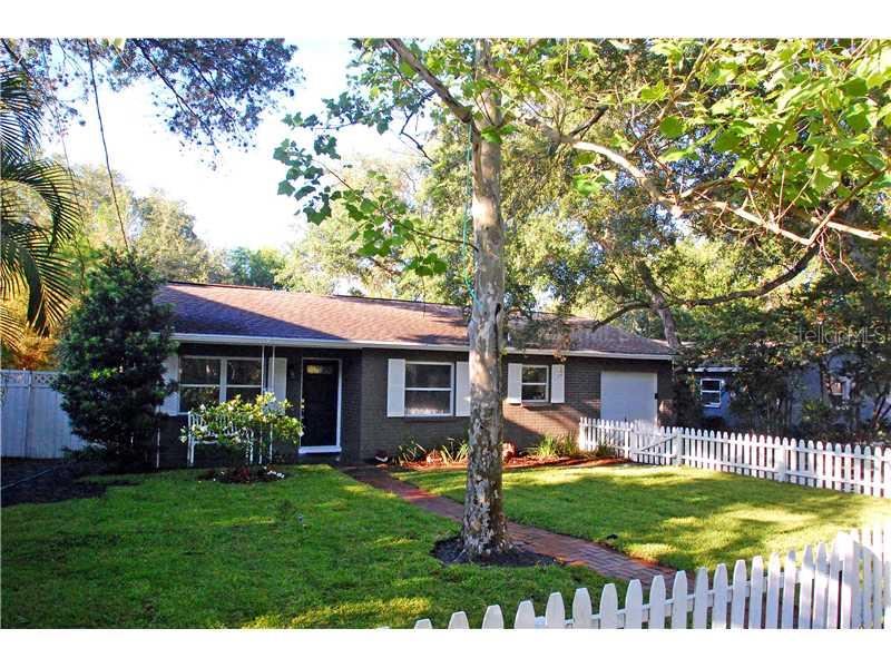 3206 West Hawthorne Road Tampa, FL 33611 - Photo 1 of 1 Exterior Front - PICKET FENCE PERFECT