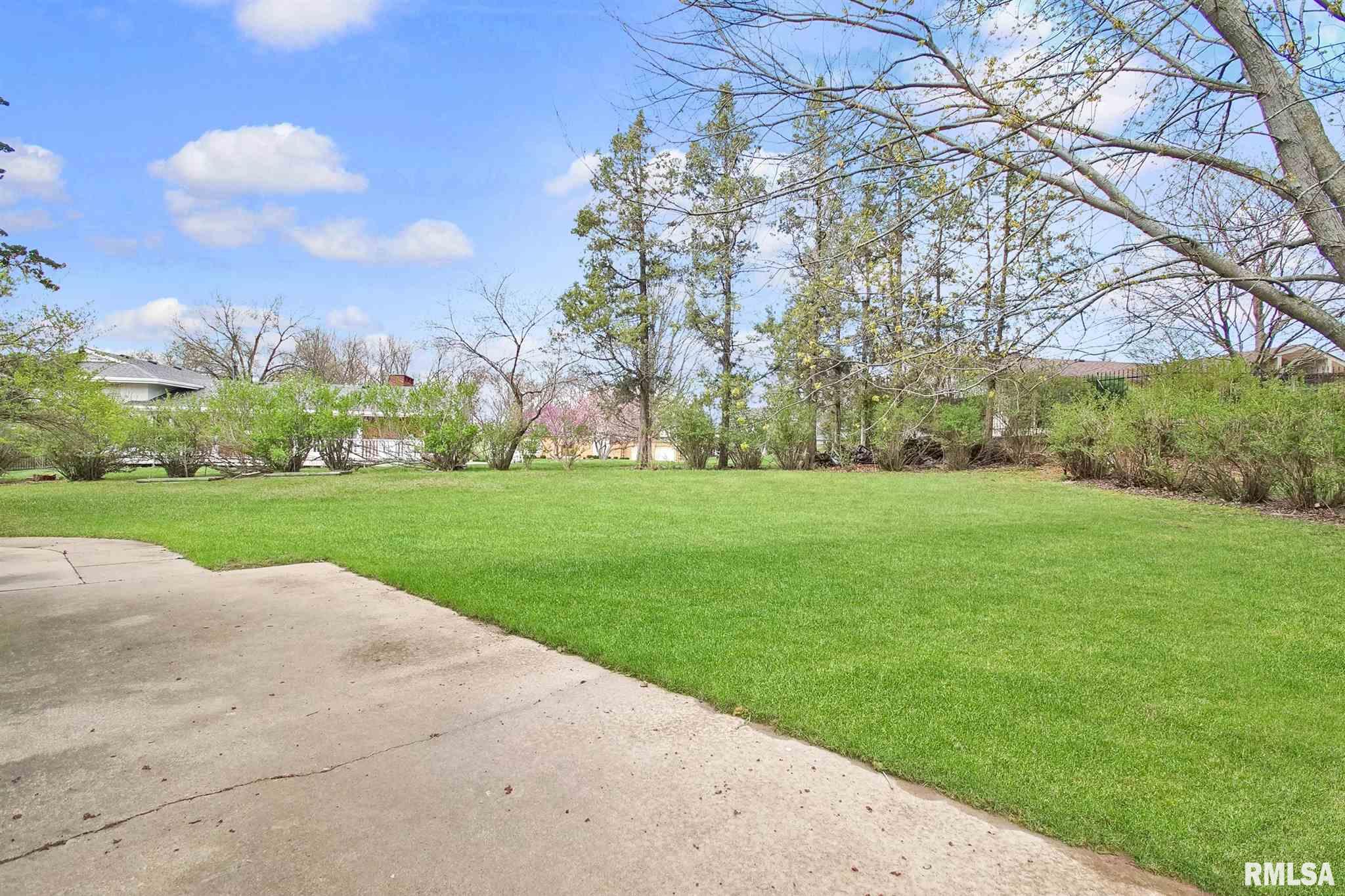 525 West Wolf Road Peoria, IL 61614 - Photo 6 of 44 Gallery Image 6