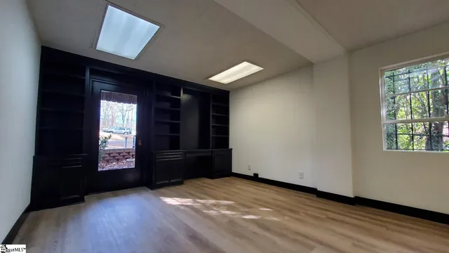 $2,295 | 604 University Ridge, Greenville, SC 29601