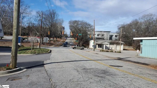 $2,295 | 604 University Ridge, Greenville, SC 29601