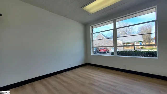 $2,295 | 604 University Ridge, Greenville, SC 29601