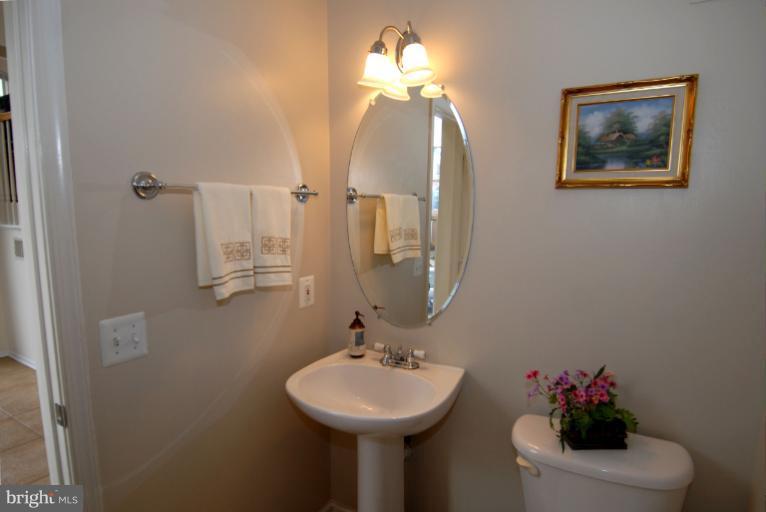 44106 Rising Sun Terrace Ashburn, VA 20147 - Photo 22 of 30 Half Bath
