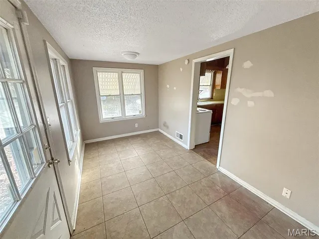 $89,000 | 575 Crescent Avenue, Independence, MO 64053