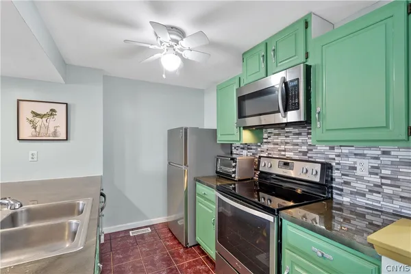 $197,500 | 122 Softwind Circle, Van Buren, NY 13027