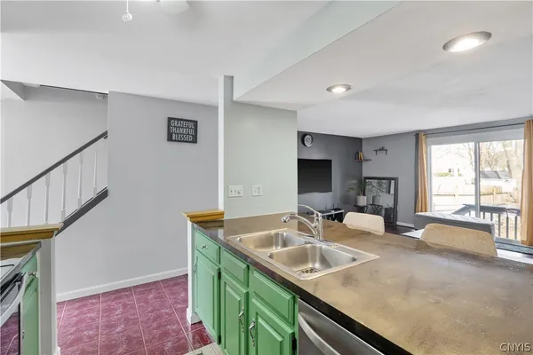 $197,500 | 122 Softwind Circle, Van Buren, NY 13027