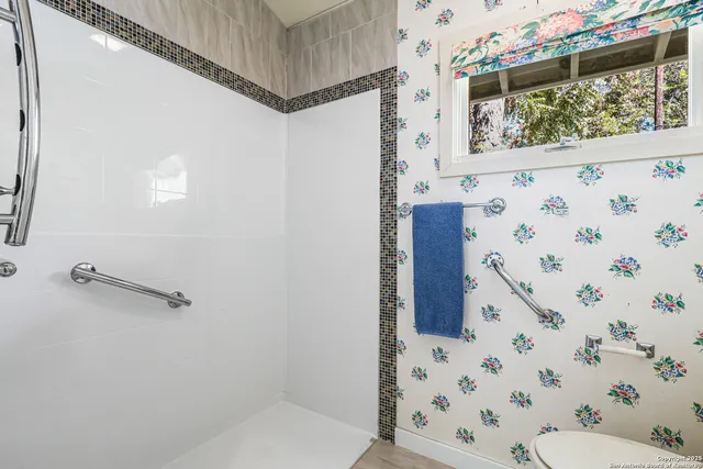 $800,000 | 985 Allen Avenue, New Braunfels, TX 78130