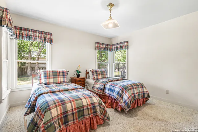 $800,000 | 985 Allen Avenue, New Braunfels, TX 78130