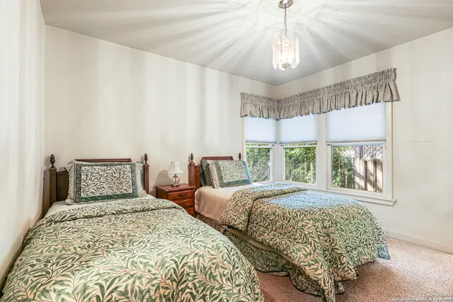 $800,000 | 985 Allen Avenue, New Braunfels, TX 78130