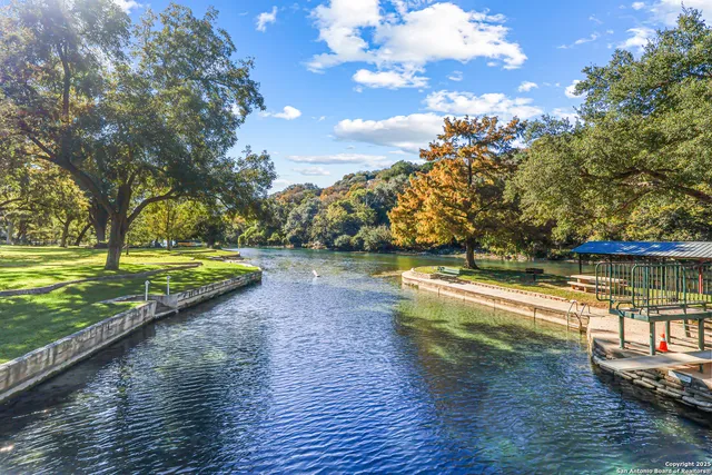 $800,000 | 985 Allen Avenue, New Braunfels, TX 78130