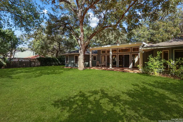 $800,000 | 985 Allen Avenue, New Braunfels, TX 78130