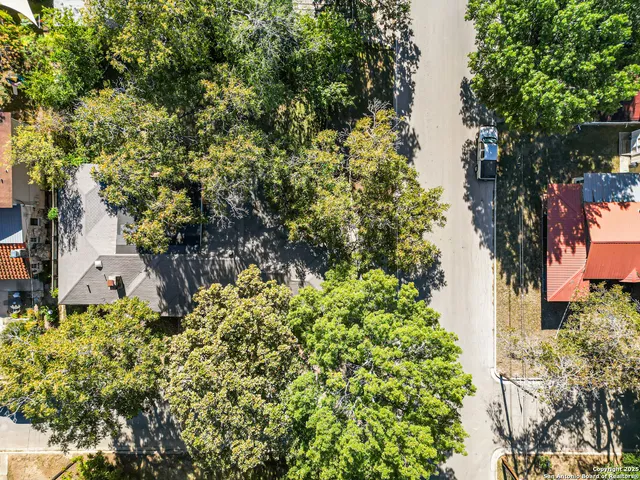 $800,000 | 985 Allen Avenue, New Braunfels, TX 78130