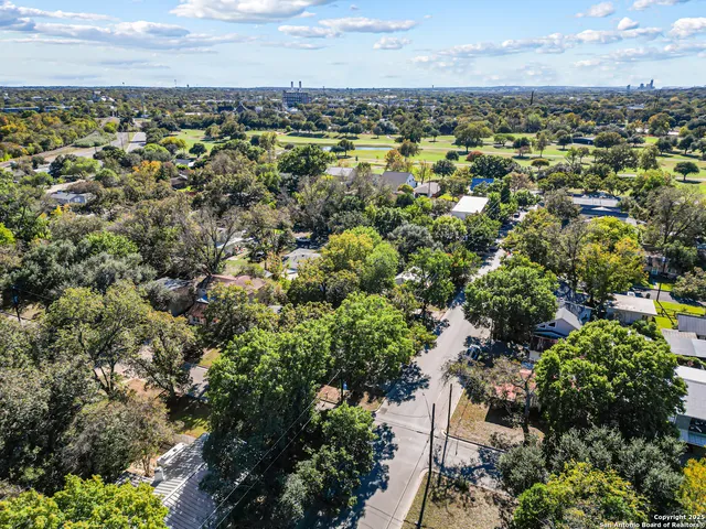 $800,000 | 985 Allen Avenue, New Braunfels, TX 78130