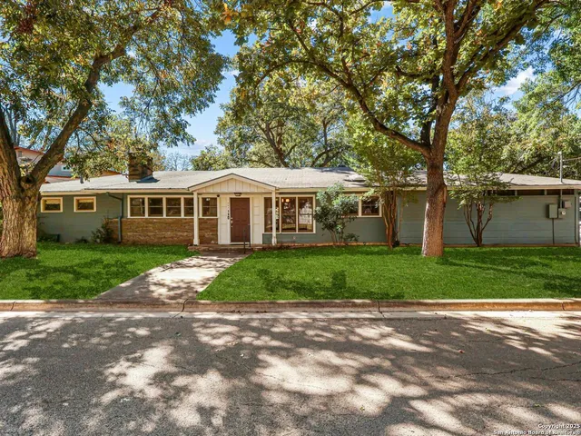 $800,000 | 985 Allen Avenue, New Braunfels, TX 78130