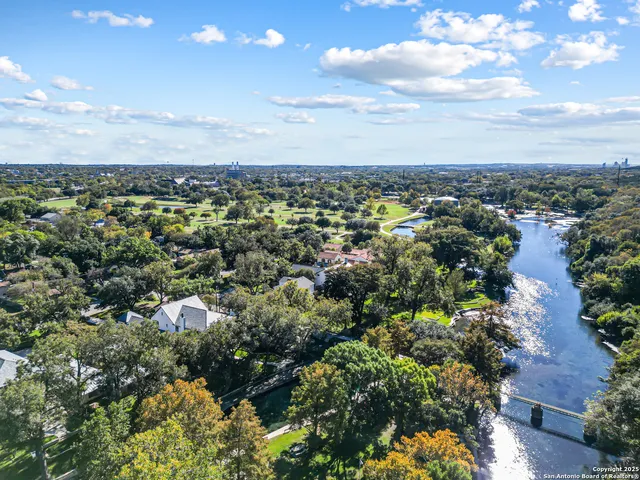 $800,000 | 985 Allen Avenue, New Braunfels, TX 78130