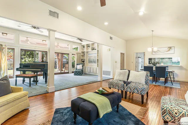 $800,000 | 985 Allen Avenue, New Braunfels, TX 78130