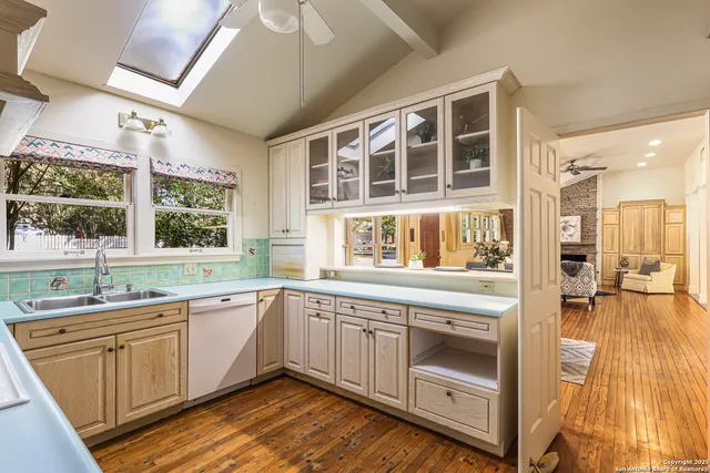 $800,000 | 985 Allen Avenue, New Braunfels, TX 78130