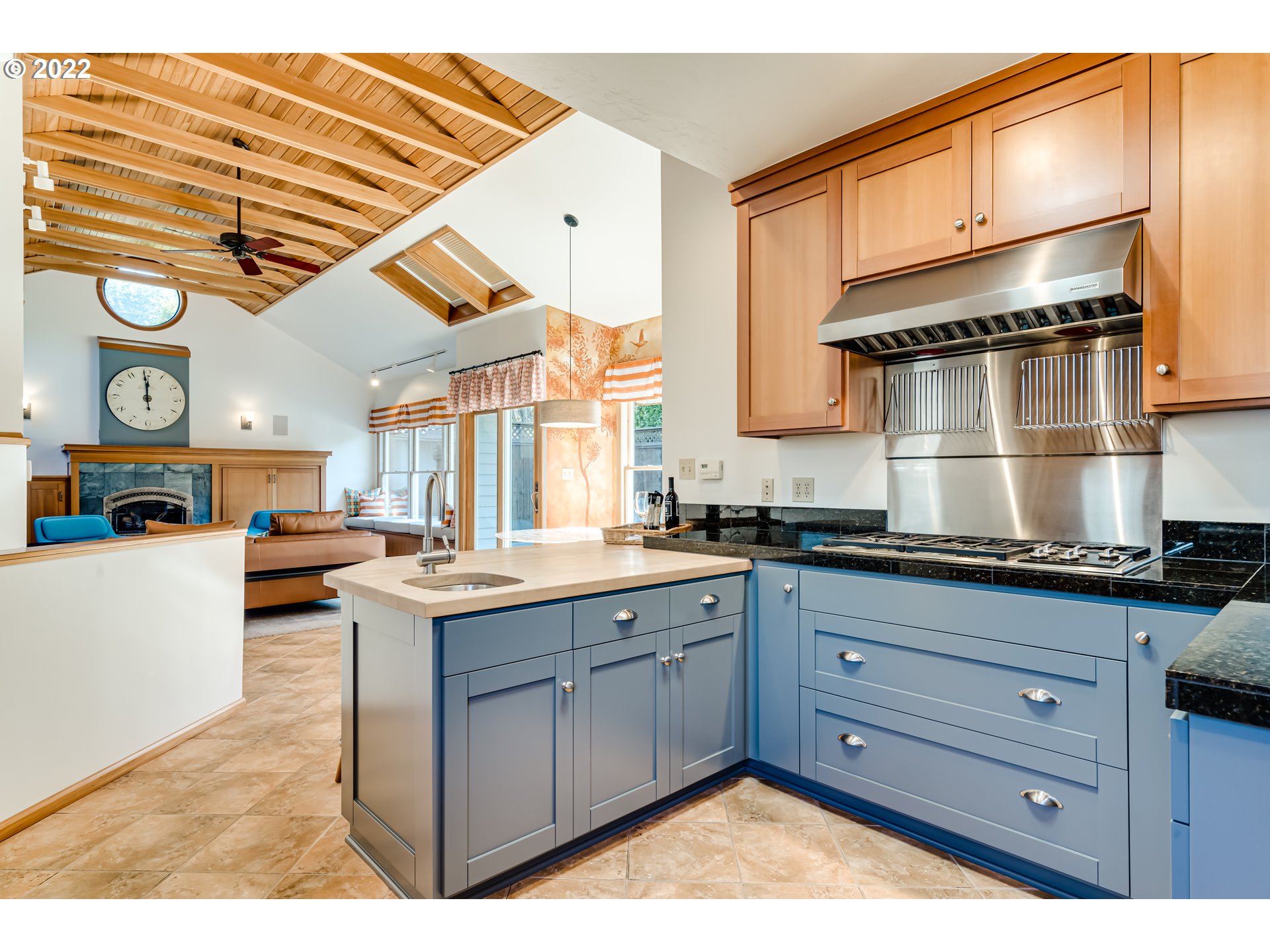 2059 Orchard Street Eugene, OR 97403 - Photo 11 of 32 a kitchen with a sink and cabinets