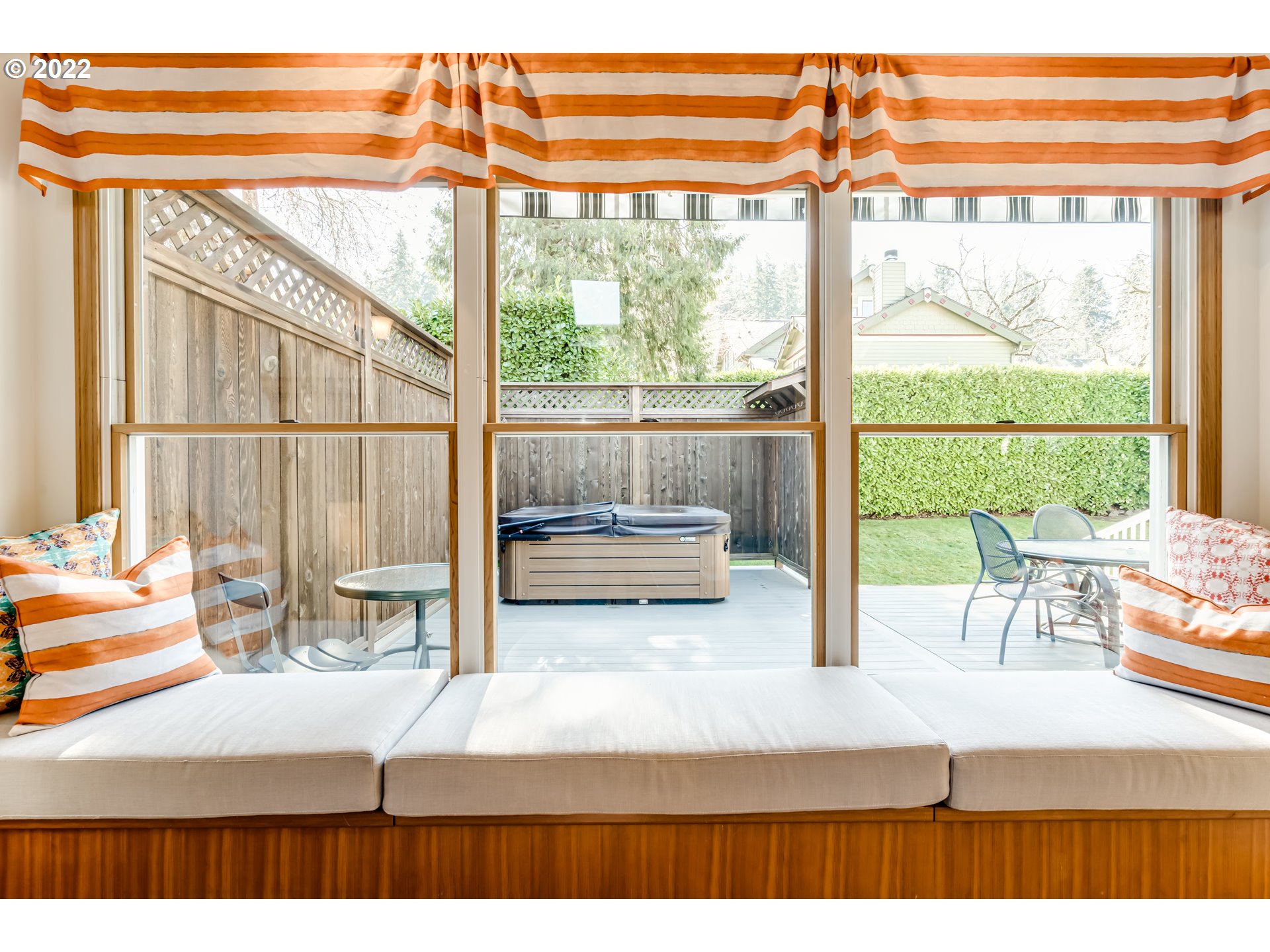 2059 Orchard Street Eugene, OR 97403 - Photo 17 of 32 a living room with a large window and table