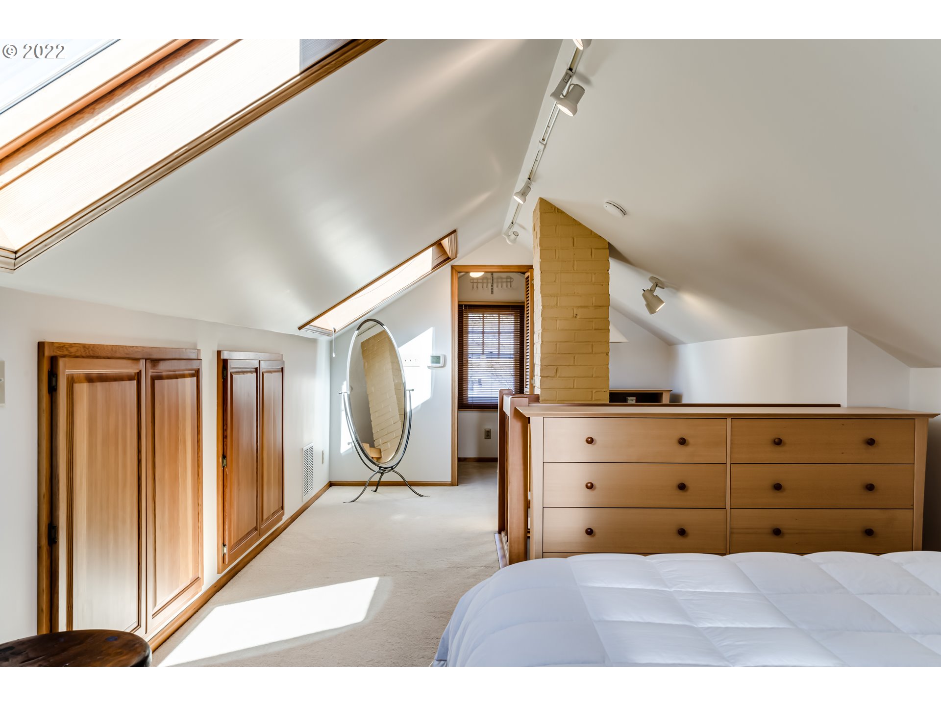 2059 Orchard Street Eugene, OR 97403 - Photo 24 of 32 a view of living room with furniture and a window
