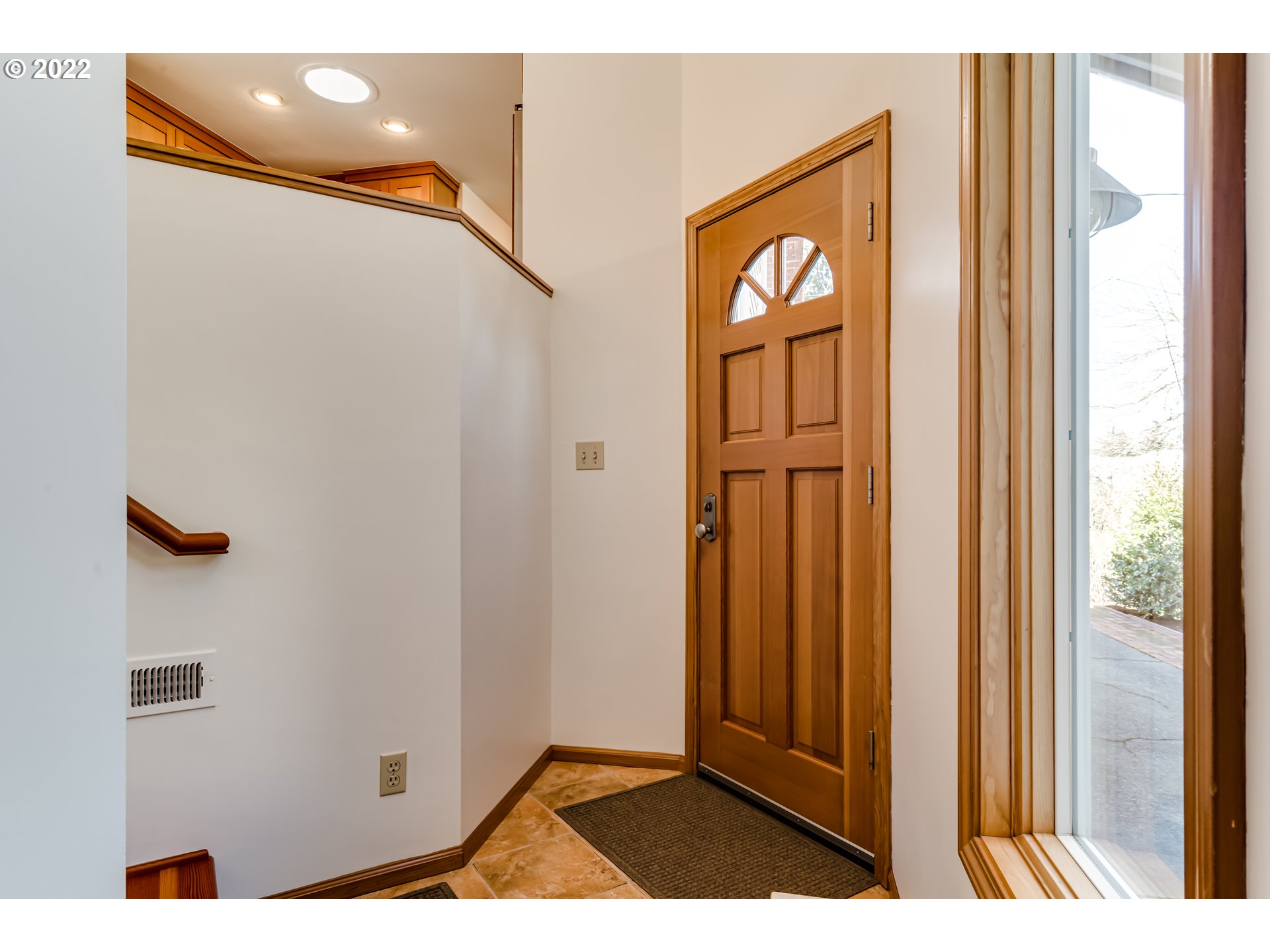 2059 Orchard Street Eugene, OR 97403 - Photo 25 of 32 a view of an entryway