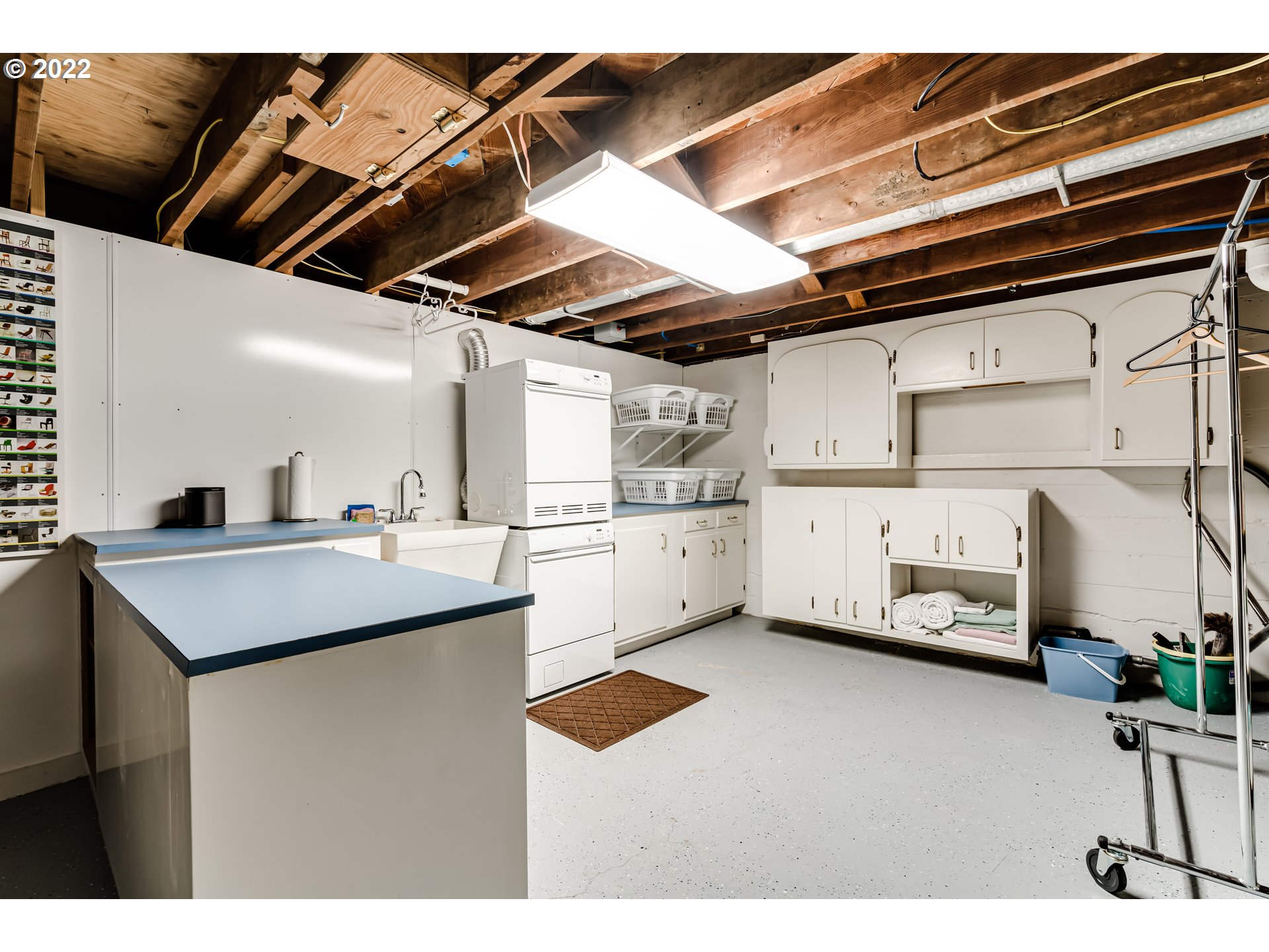 2059 Orchard Street Eugene, OR 97403 - Photo 27 of 32 a kitchen with a sink appliances and cabinets
