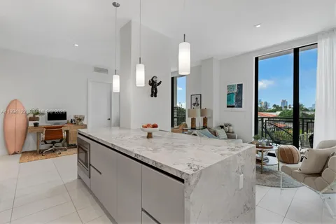 $10,000 | 1030 15th Street, Unit PH3, Miami Beach, FL 33139