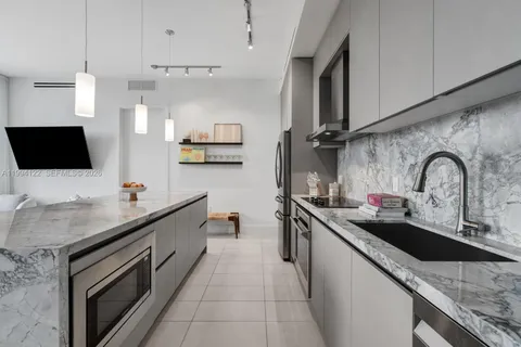 $10,000 | 1030 15th Street, Unit PH3, Miami Beach, FL 33139