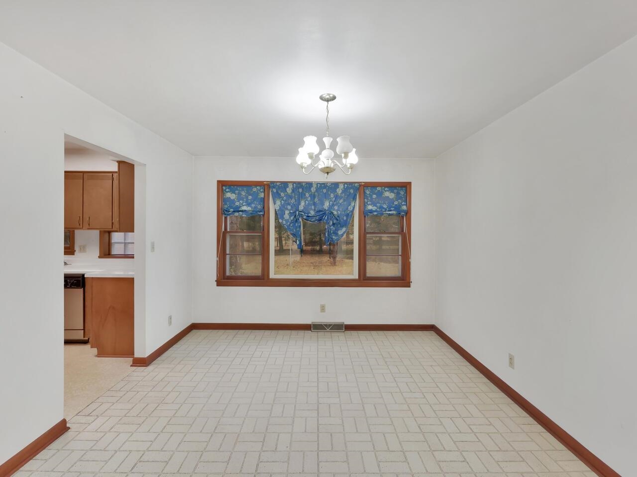 3 Elm Drive Augusta, KS 67010 - Photo 11 of 36