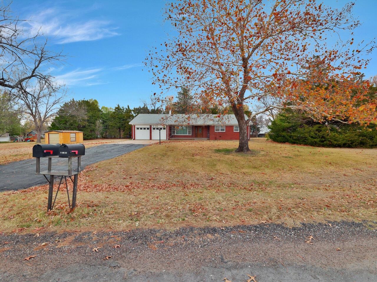 3 Elm Drive Augusta, KS 67010 - Photo 2 of 36