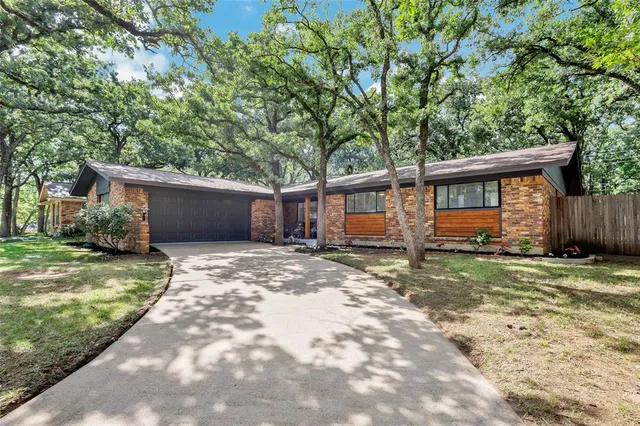 $407,000 | 612 Circleview Drive South, Hurst, TX 76054
