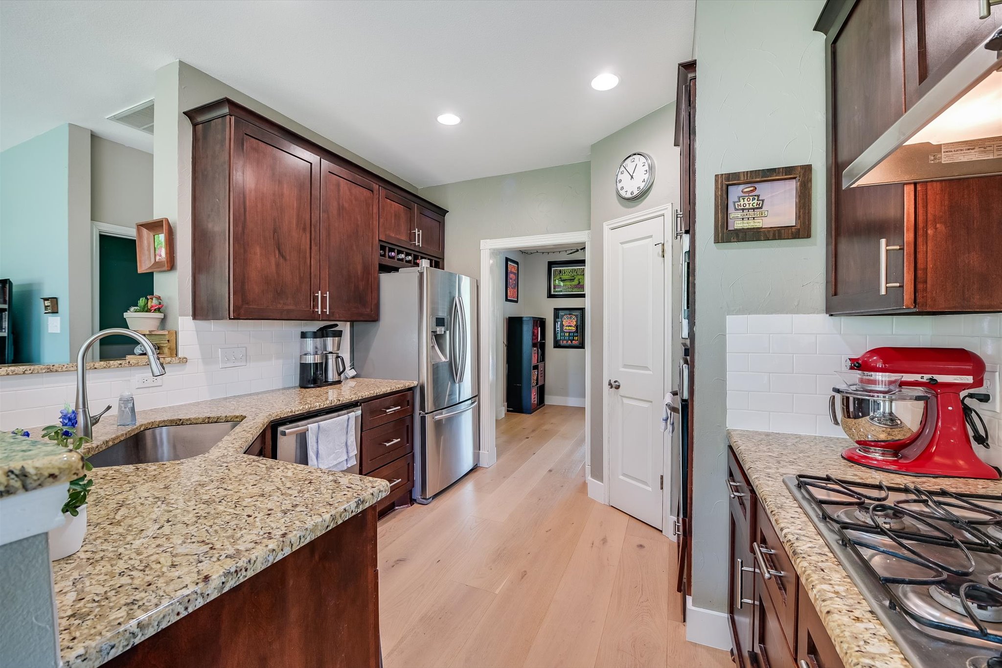 6456 Ruxton Lane Austin, TX 78749 - Photo 11 of 30 A contemporary culinary space with elegant wood cabinetry and polished granite countertops.