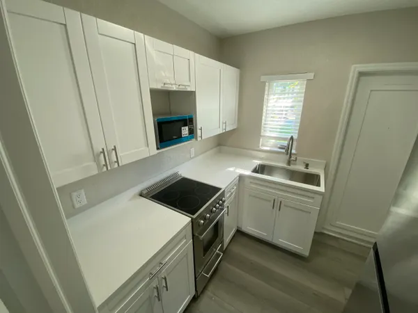 $1,900 | 115 Lucerne Avenue, Unit 1, Lake Worth Beach, FL 33460