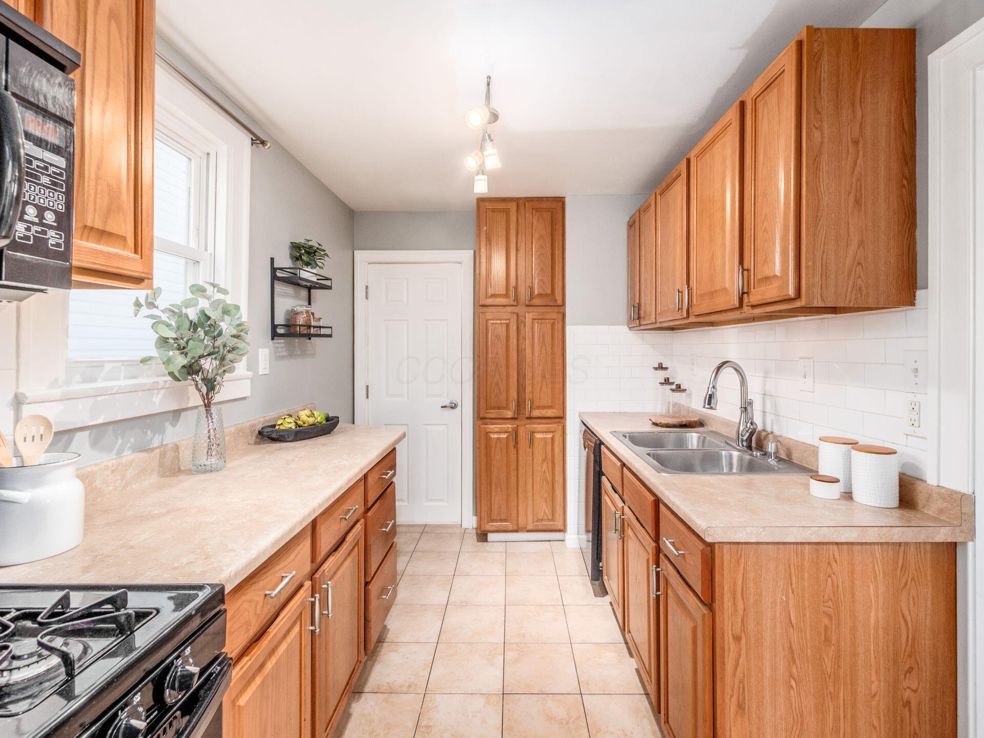 200 West Pacemont Road Columbus, OH 43202 - Photo 15 of 44 Kitchen