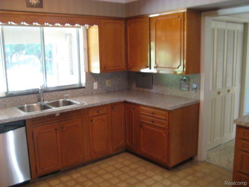 50 North Deeplands Road Grosse Pointe, MI 48236 - Photo 3 of 15 50 North Deeplands 006-001.jpg