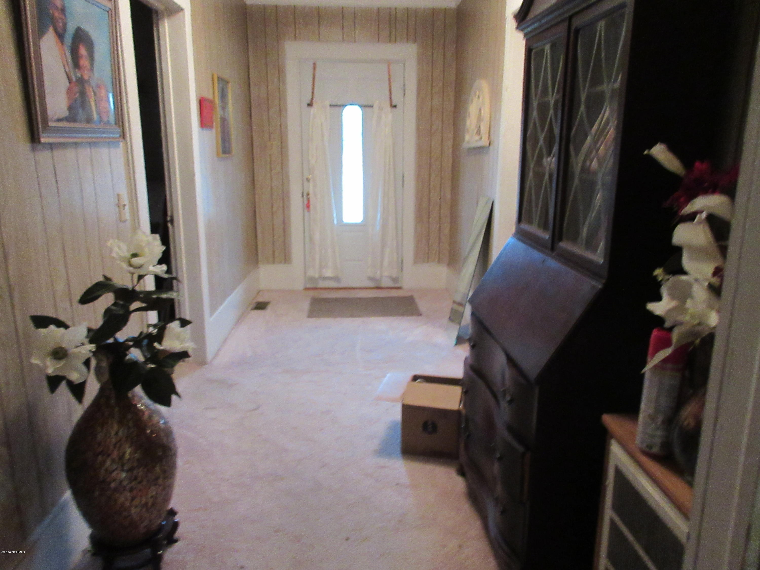 519 British Road Kinston, NC 28501 - Photo 23 of 31 Foyer Area