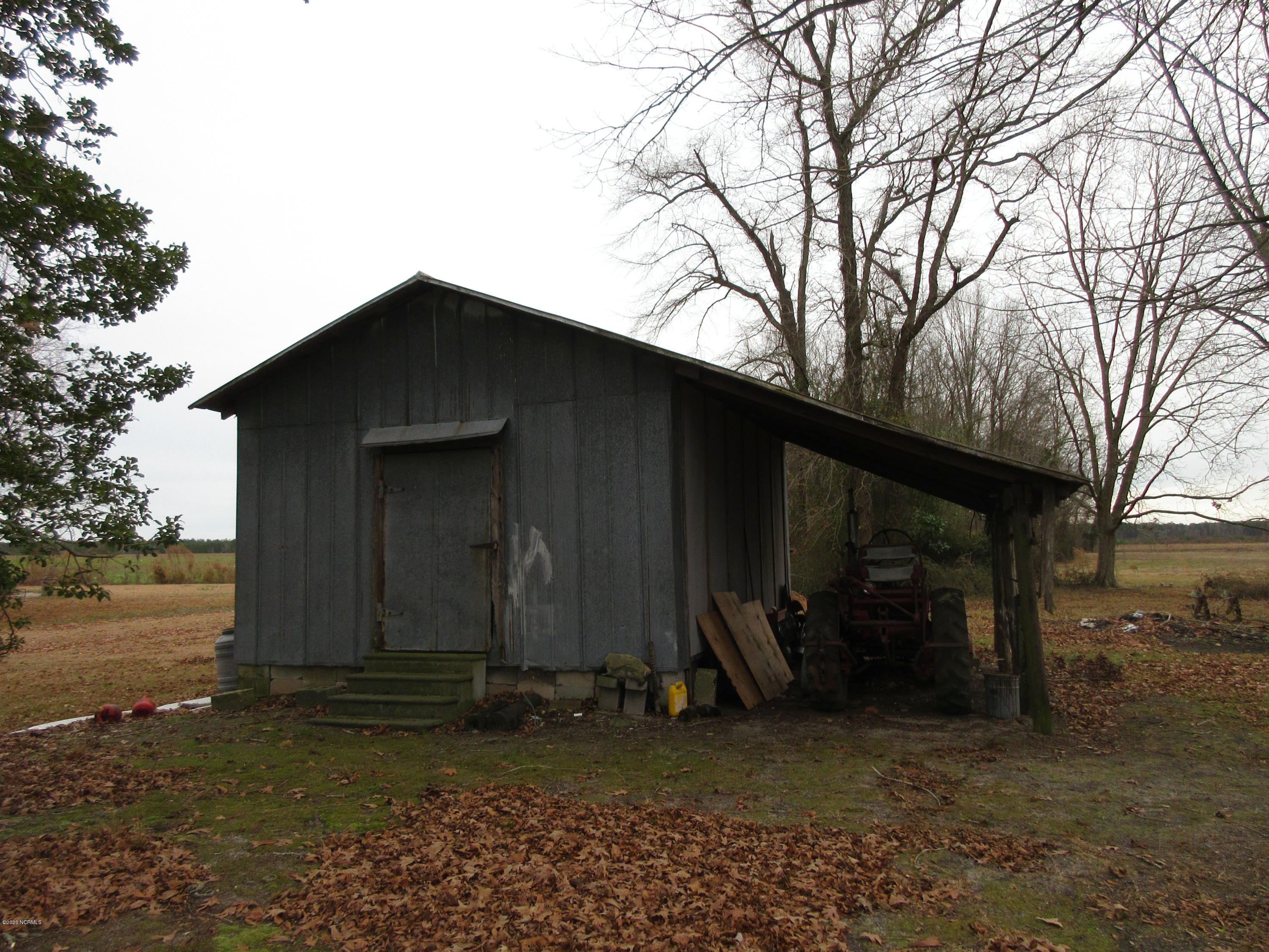519 British Road Kinston, NC 28501 - Photo 3 of 31 Larger Storage