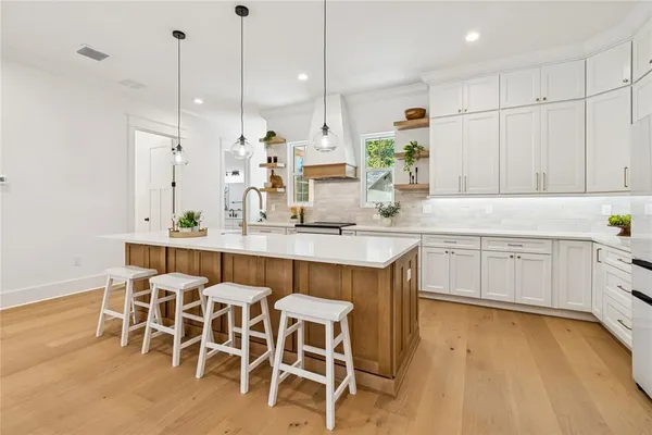 $775,000 | 1709 East Henry Avenue, Tampa, FL 33610