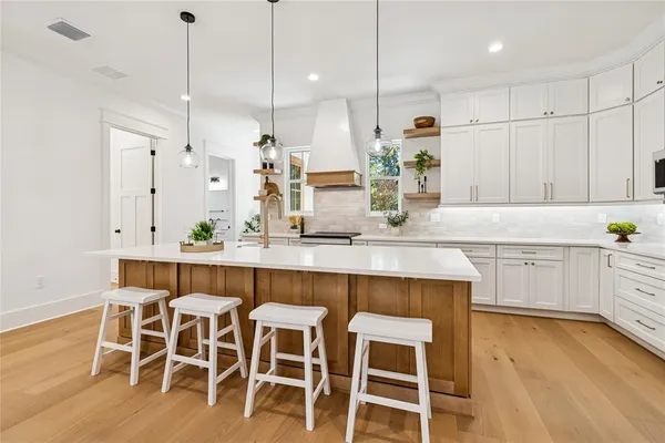 $775,000 | 1709 East Henry Avenue, Tampa, FL 33610