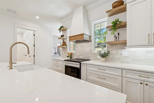$775,000 | 1709 East Henry Avenue, Tampa, FL 33610