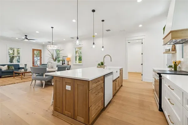 $775,000 | 1709 East Henry Avenue, Tampa, FL 33610