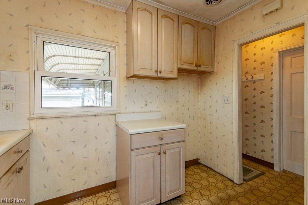1056 Woodview Road Cleveland, OH 44121 - Photo 11 of 27