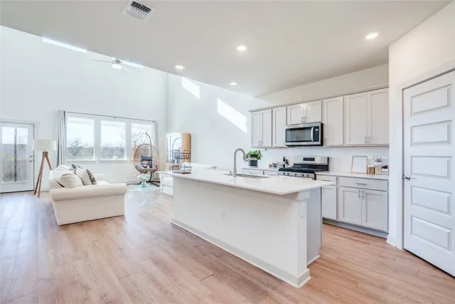 $2,600 | 10932 Defender Trail, Austin, TX 78754