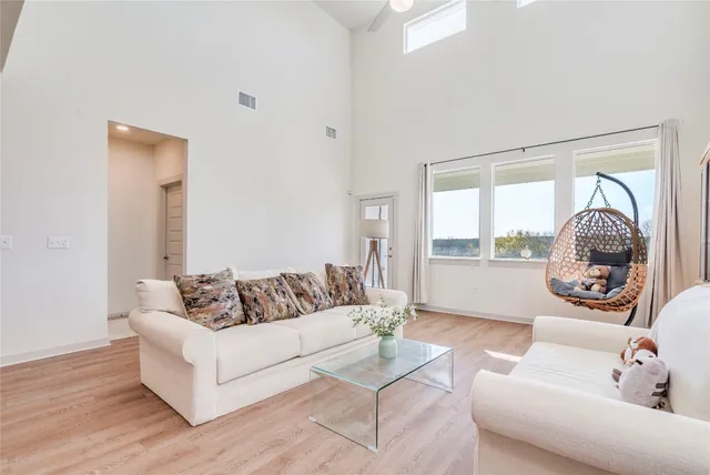 $2,600 | 10932 Defender Trail, Austin, TX 78754