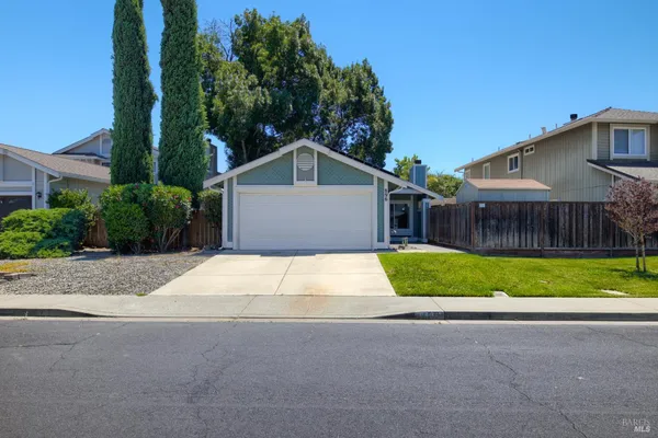 $560,000 | 896 Meadowhawk Drive, Vacaville, CA 95687
