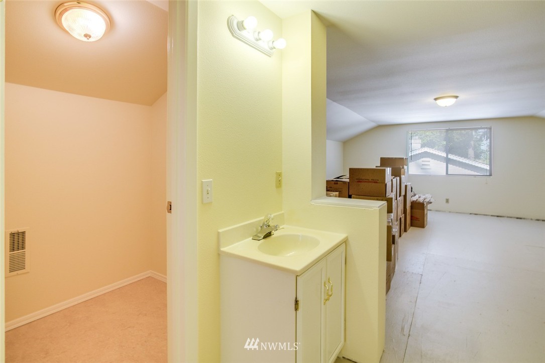 14325 Southeast 169th Street Renton, WA 98058 - Photo 21 of 25 Gallery Image 21