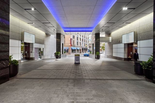 $1,775,000 | 1 Charles Street South, Unit PH205, Boston, MA 02116