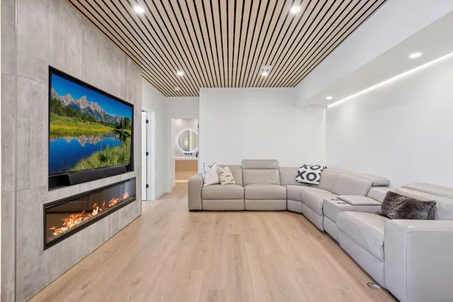 $2,350,000 | 263 Lake Avenue North, Spicer, MN 56288