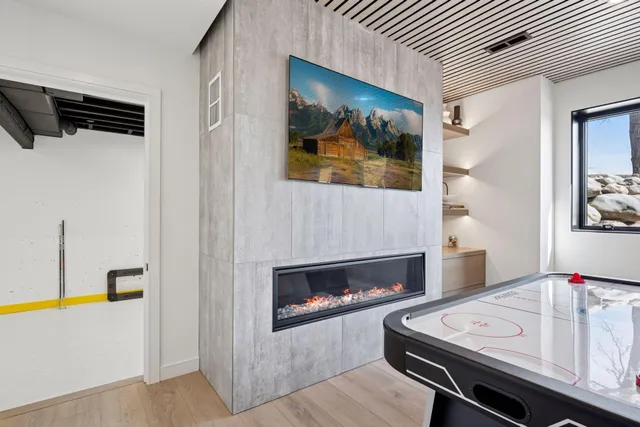 $2,350,000 | 263 Lake Avenue North, Spicer, MN 56288