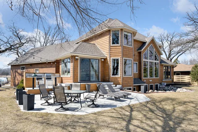 $2,350,000 | 263 Lake Avenue North, Spicer, MN 56288